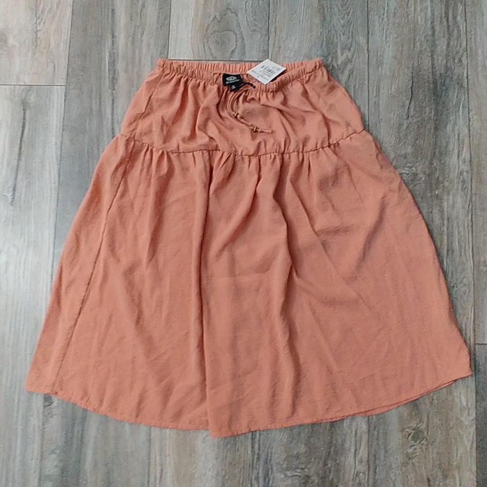 NWT Bobeau Blush Skirt Size Small